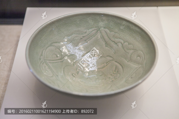 耀州窯刻花犀牛望月紋碗,金