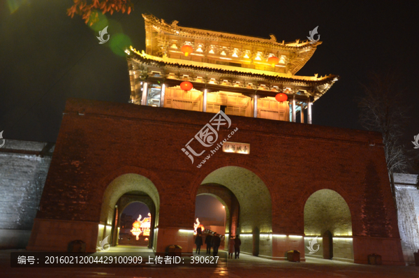 臺兒莊古城門夜景
