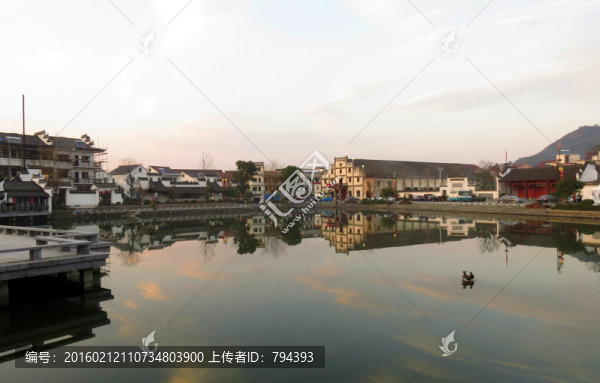 粉墻黛瓦倒影