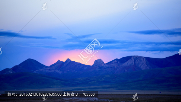 納木措日出