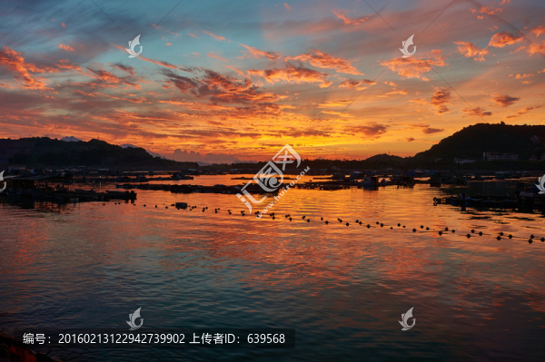 海島日出朝霞倒影