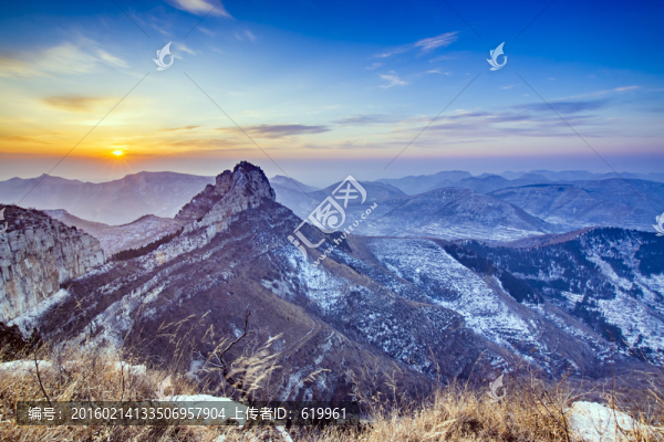 山區(qū)冬晨