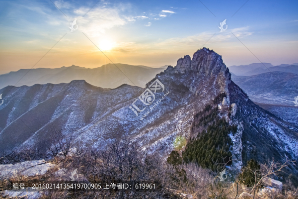 山區(qū)冬晨