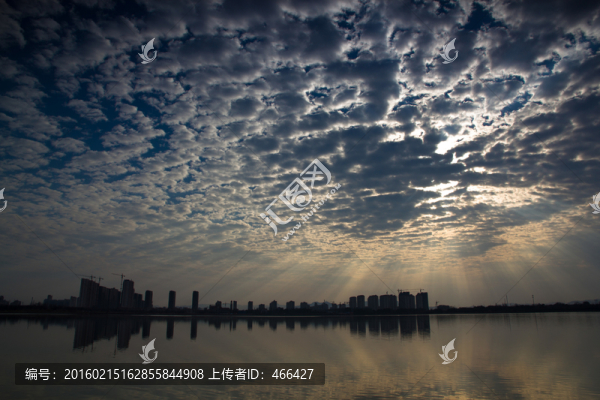 湖邊城市,耶穌光,寸光