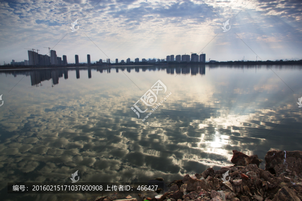 湖邊城市