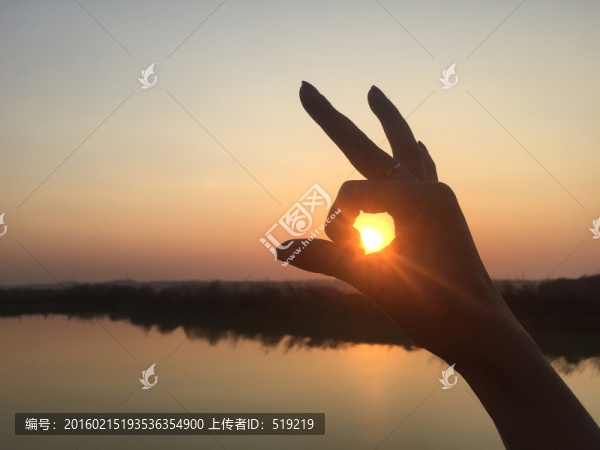 手勢(shì)與太陽