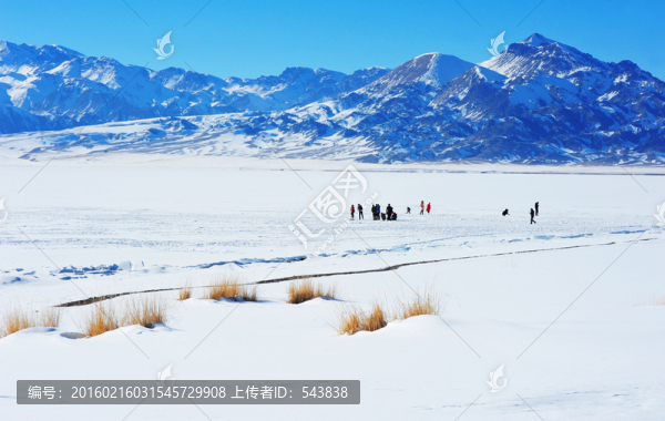 冬雪賽里木湖