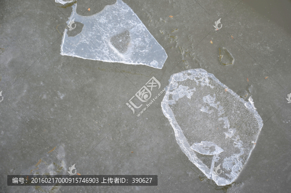 河面上的冰