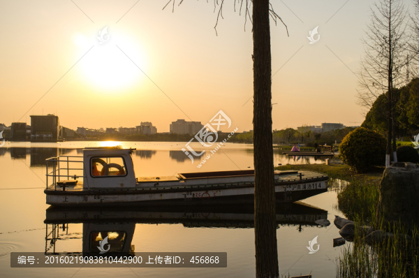夕陽下的夏陽湖