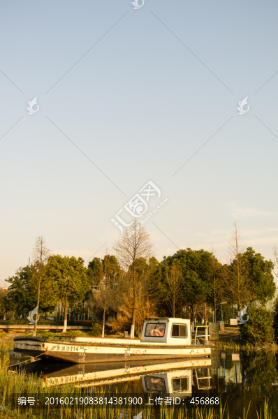 垃圾清運(yùn)船