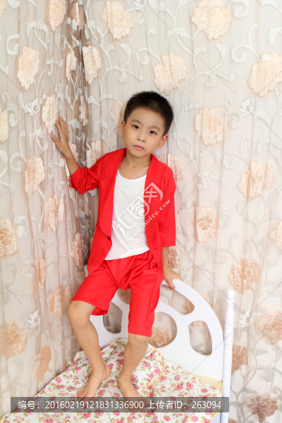 小男孩