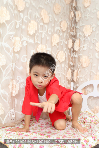 小男孩