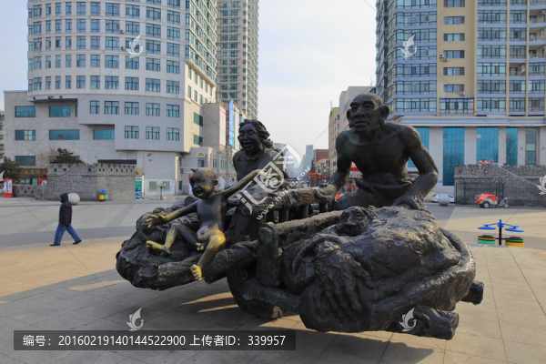 闖關(guān)東雕塑