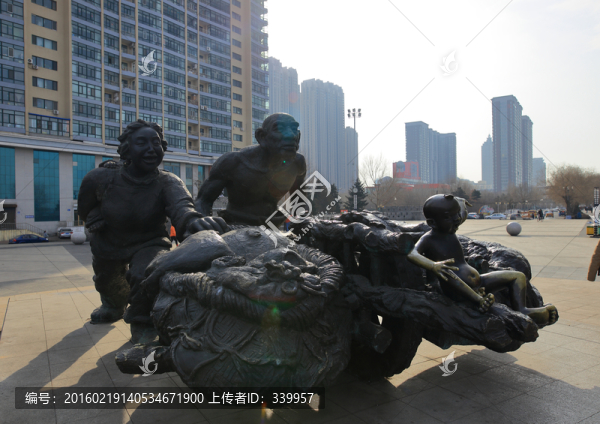 闖關(guān)東雕塑