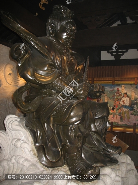 神像側(cè)面