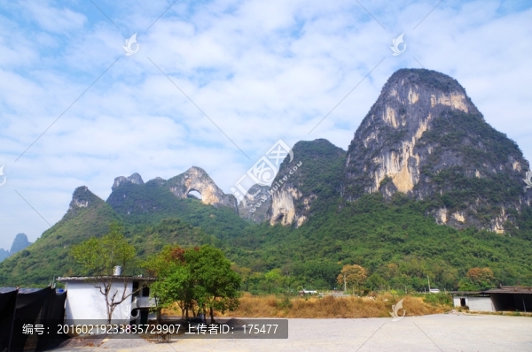 桂林月亮山