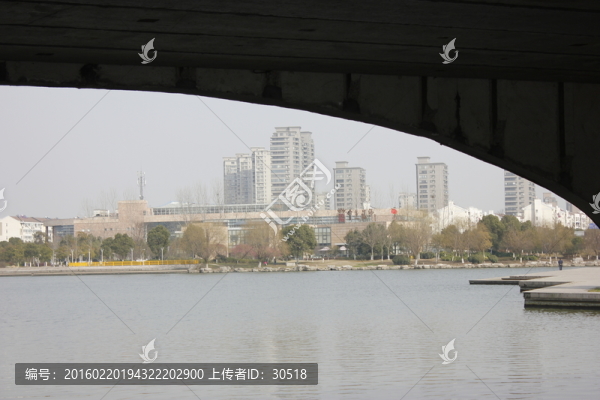 城市倒影