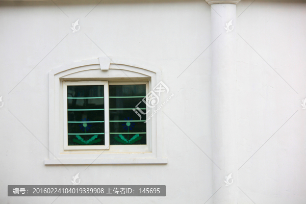白墻白窗