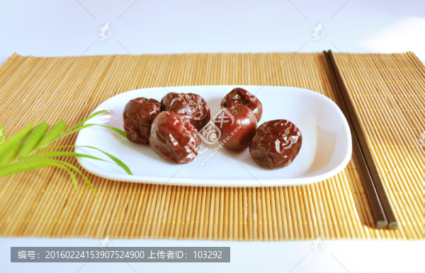 一盤(pán)紅棗