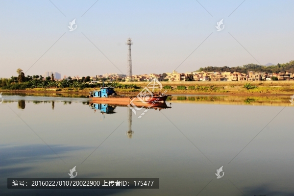 河流兩岸