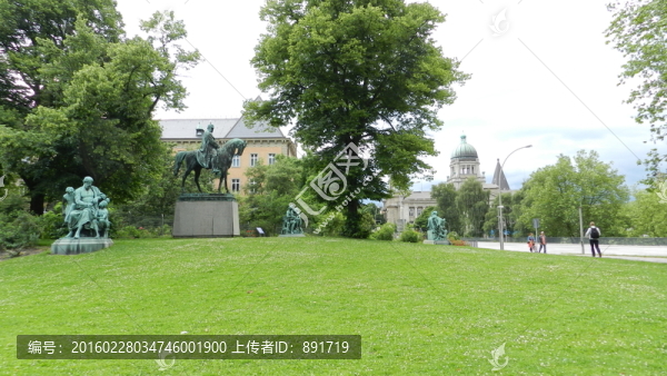 廣場(chǎng)綠地