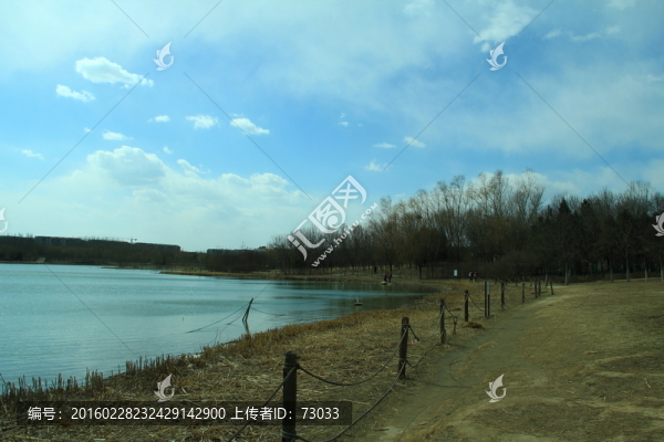 春季湖泊