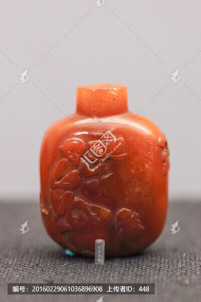 清代蜜蠟蜂猴鼻煙壺