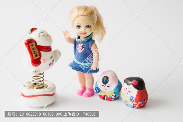 招財貓和女孩