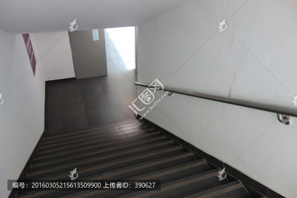 地下室步行出入口