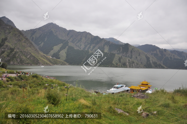 陰天拍天山天池