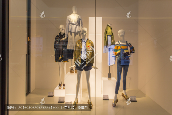 服裝店玻璃櫥窗