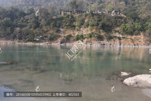 河流
