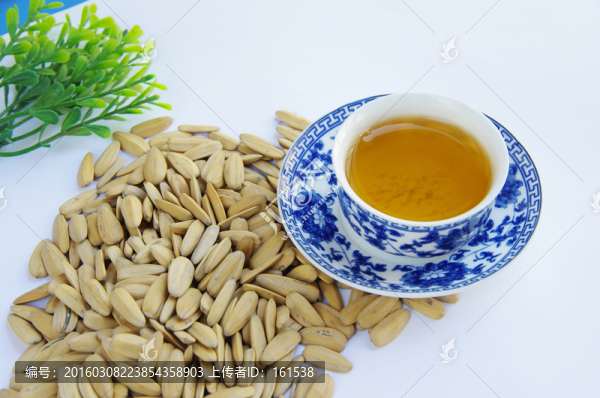 葵瓜子和一杯茶