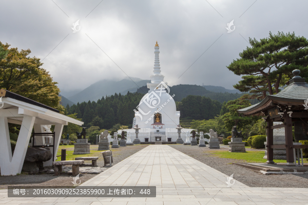 日本平和公園,舍利白塔