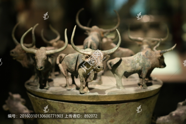 牛形青銅器