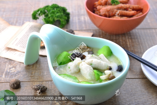 手打上湯鯪魚(yú)球