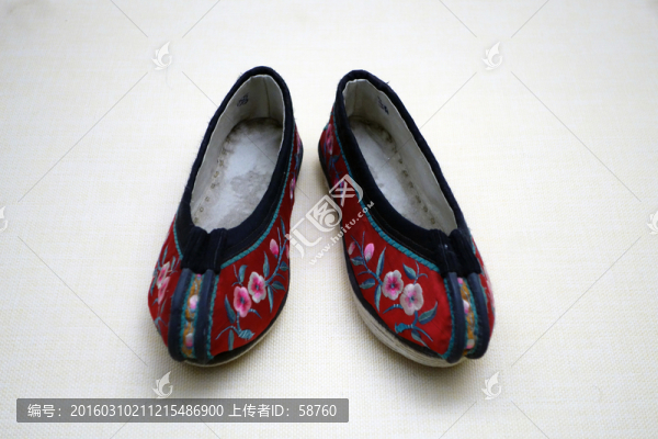 繡花女鞋
