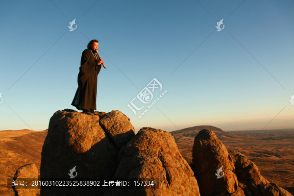 古裝吹簫男人