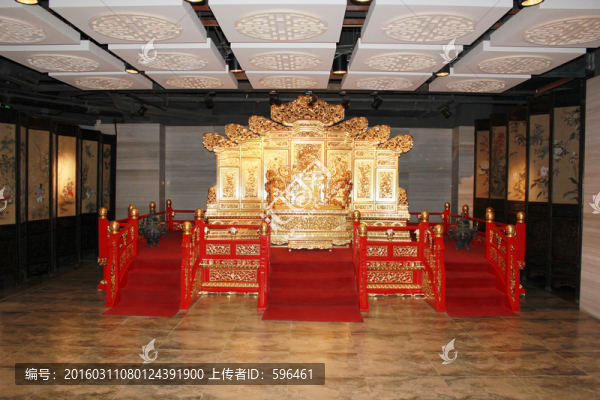 金色皇座
