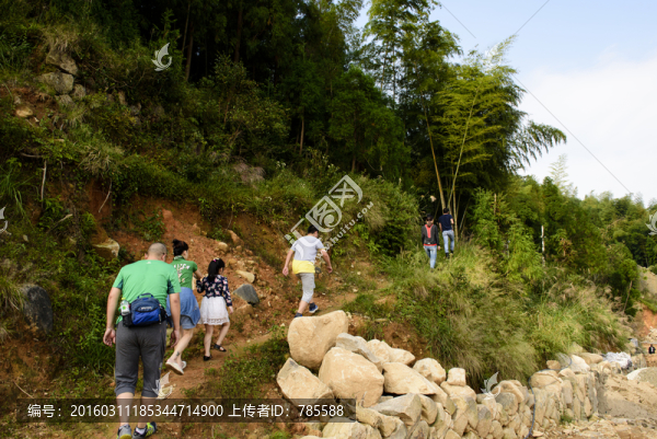 翻山越嶺