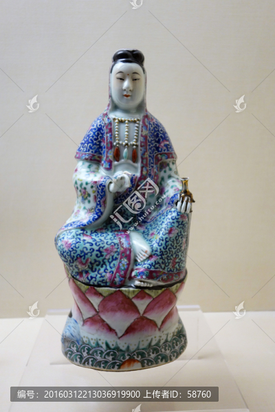 粉彩觀音坐像