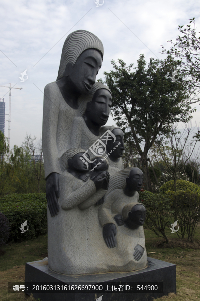歡樂(lè)家庭雕塑