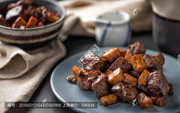 杏鮑菇黑胡椒牛肉粒