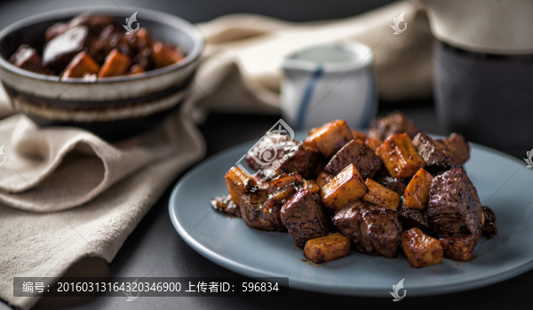 杏鮑菇黑胡椒牛肉粒