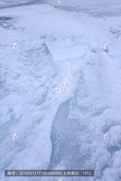 冰湖
