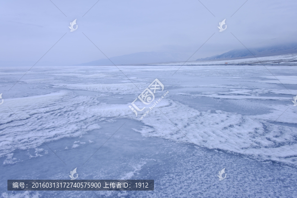 冰湖