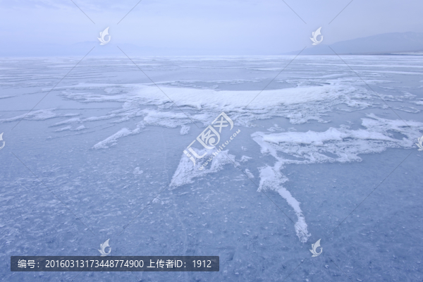 冰湖