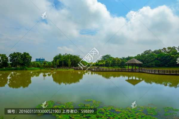 河岸涼亭