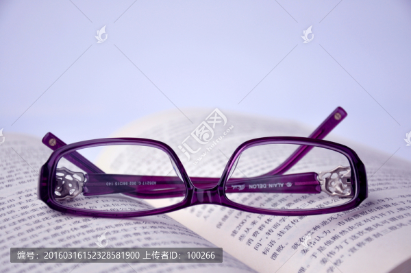 書和眼鏡