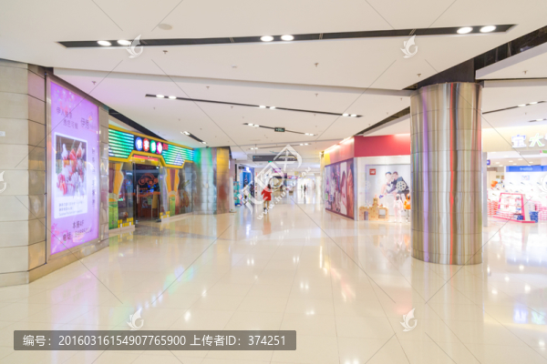 商場內(nèi)部